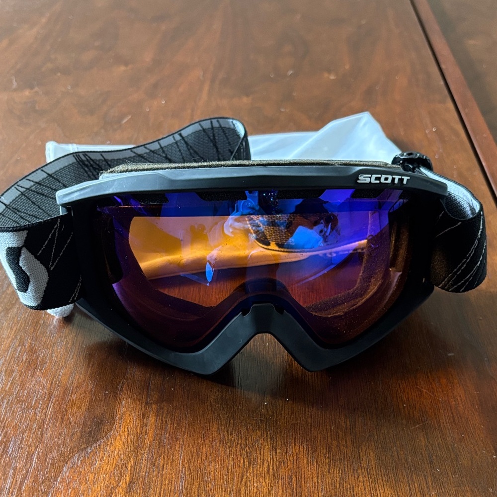 Scott Black snowboarding ski goggles